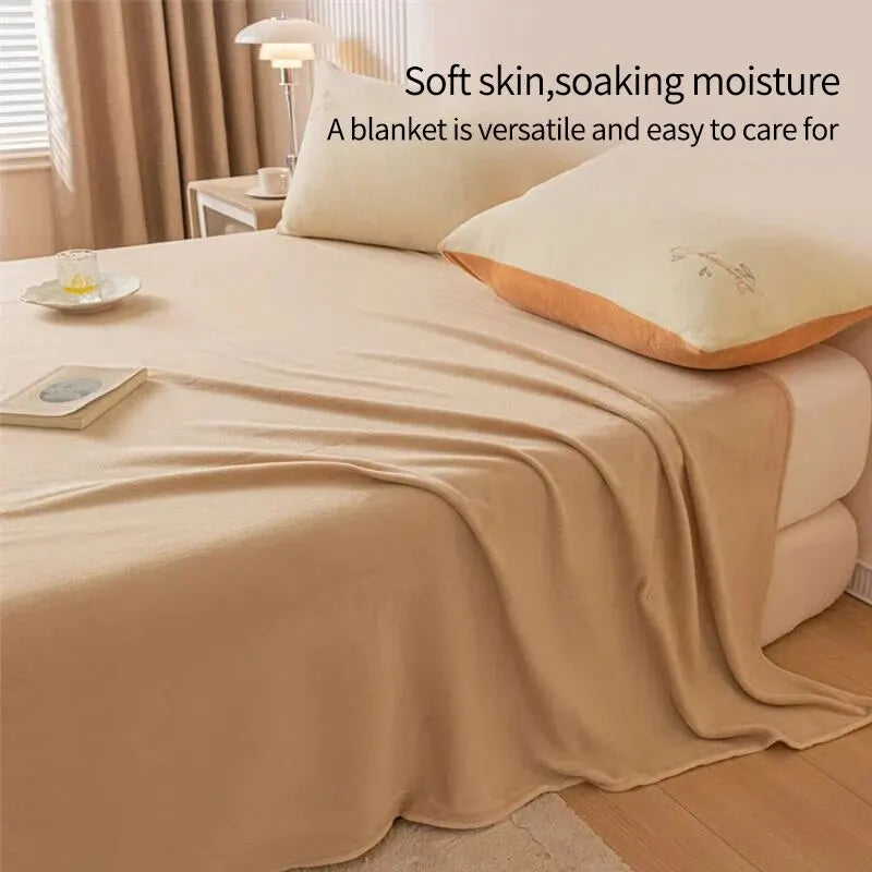 Extra weiche Flanell-Decke – dick, kuschelig und ideal für entspannte Stunden auf dem Sofa oder unter der Klimaanlage.