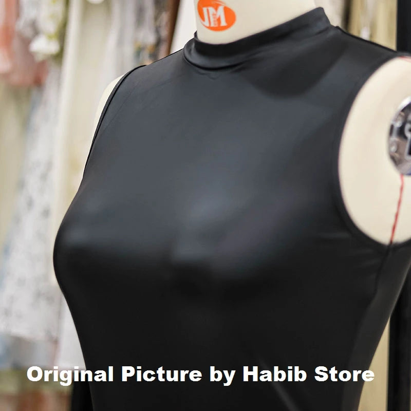 Enges Minikleid aus Stretch-PU-Leder – figurbetont, ärmellos und ideal für auffällige Party-Looks.