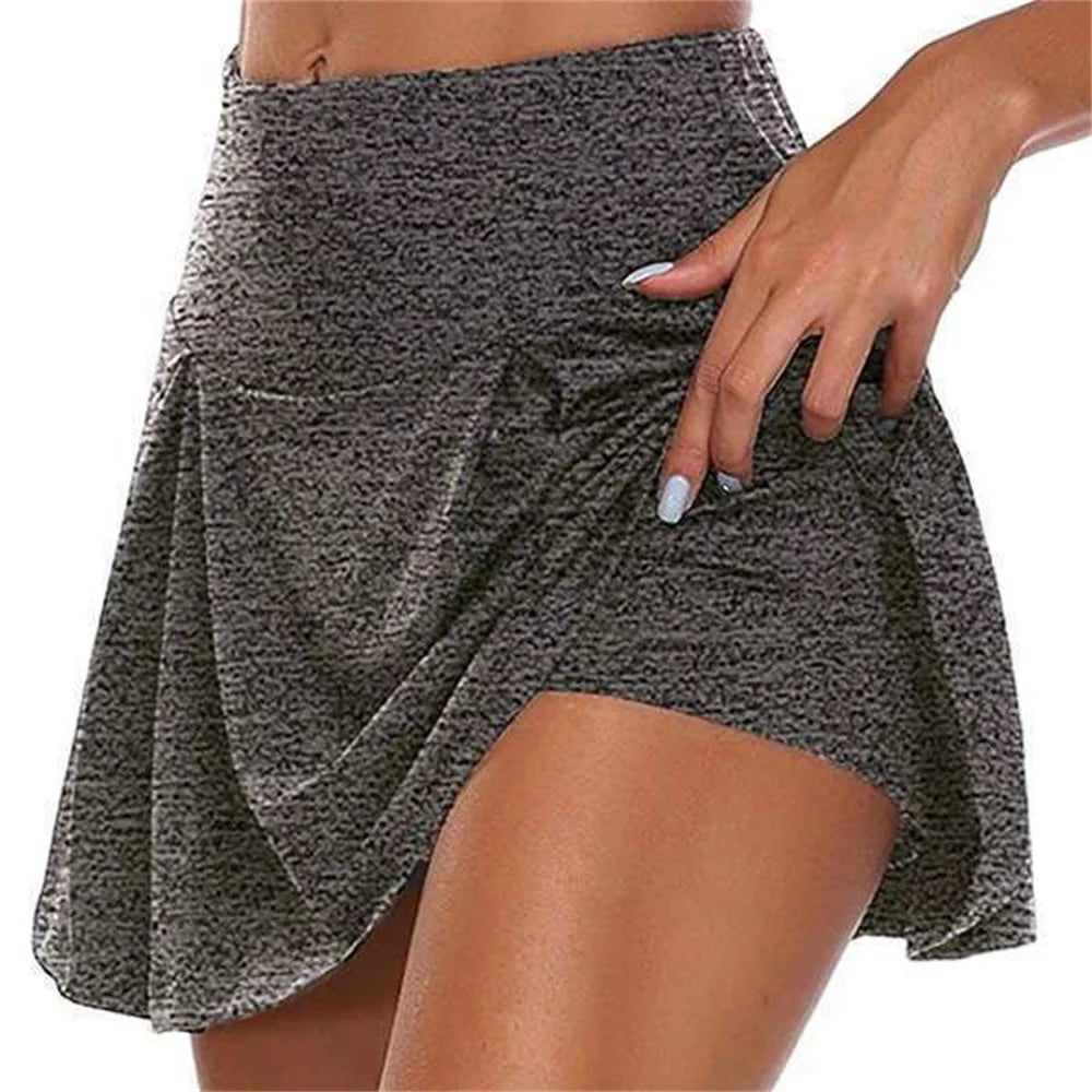 High-Waist Sport-Culottes mit integrierter Shorts – schnelltrocknend, blickdicht und ideal für Yoga, Tennis, Running oder Fitness.