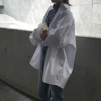 Oversize Basic Shirt – Weißes Langarmhemd im minimalistischen Design mit Knopfleiste und lockerem Schnitt