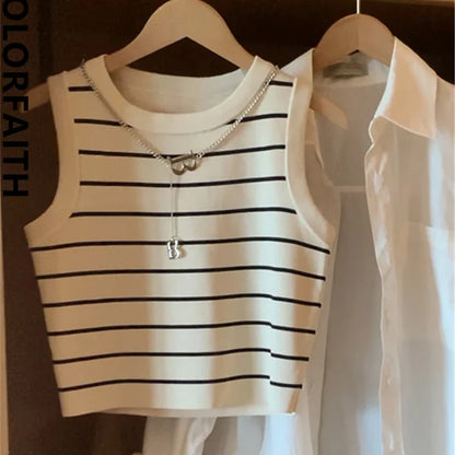 Gestreiftes Crop Top – Elastisches Tanktop mit Ketten-Detail im modernen Basic-Design