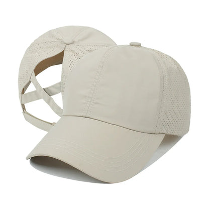Schnelltrocknende Mesh-Baseball Cap mit Zopfloch – sportlicher Look in Unifarbe.