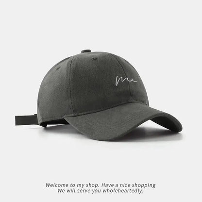 Retro Baseball Cap mit Stickerei – verstellbar, mit breitem Schild und coolem Lettering.