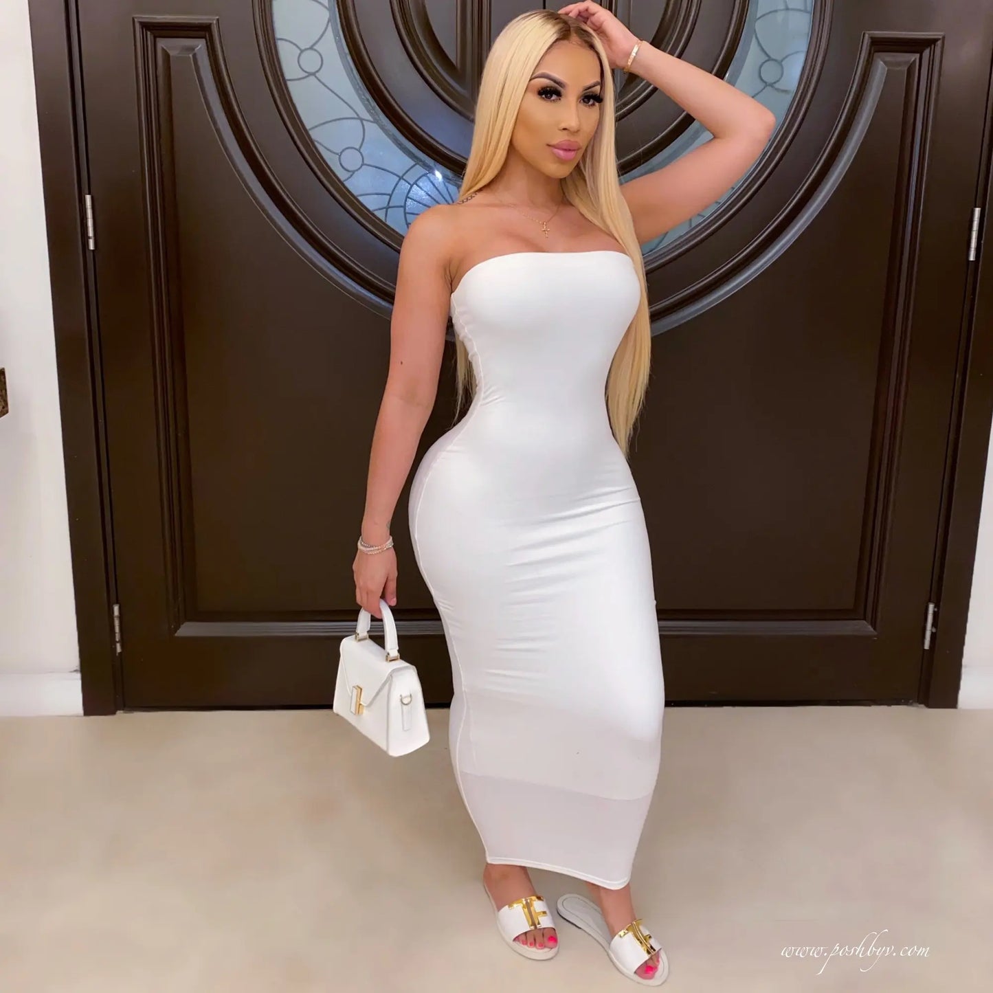 Ärmelloses Strandkleid mit Bandeau-Oberteil – leicht, figurbetont und ideal für sommerliche Looks am Strand oder in der City.