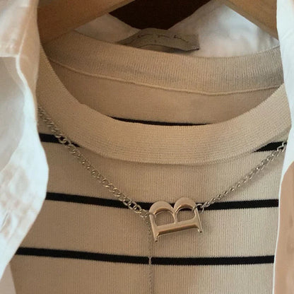 Gestreiftes Crop Top – Elastisches Tanktop mit Ketten-Detail im modernen Basic-Design
