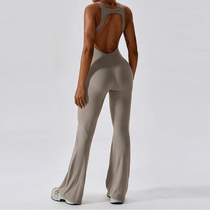Jumpsuit de fitness avec décolleté en V dans le dos – extensible, ajusté et parfait pour le yoga, l'entraînement ou le workout.