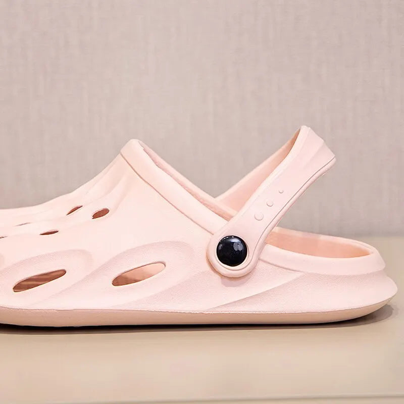 Leichte EVA-Clogs für Damen – rutschfest, bequem und ideal für Garten, Strand oder lässige Sommer-Outfits.