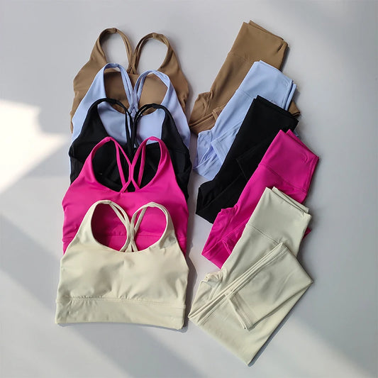 Atmungsaktives Yoga-Set mit formendem Sport-Bra und Leggings – figurbetont, stylisch und ideal für Fitness, Yoga oder Alltag.