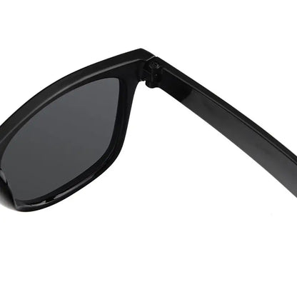 Klassische Unisex-Sonnenbrille im günstigen Promo-Style – leicht, vielseitig und ideal als Alltagsbegleiter bei Sonne.