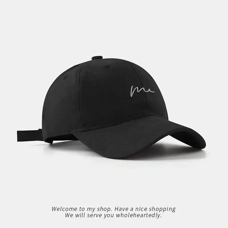 Retro Baseball Cap mit Stickerei – verstellbar, mit breitem Schild und coolem Lettering.