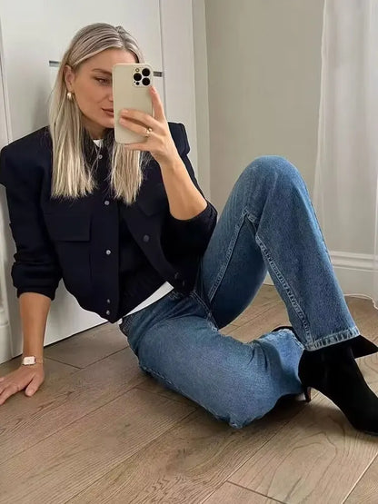 Bomberjacke mit Taschen und Knopfleiste – vintage-inspiriert, lässig und ideal für coole Streetwear-Outfits.