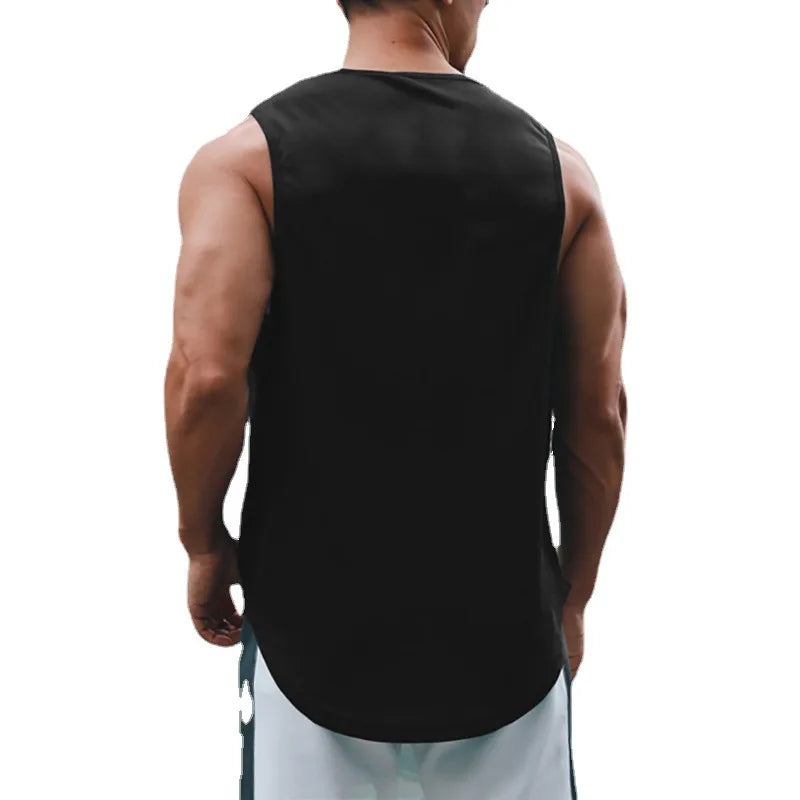 Leichtes, schnelltrocknendes Gym-Tanktop – locker geschnitten, atmungsaktiv und ideal fürs Training oder sportliche Streetwear.