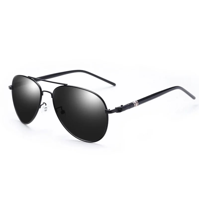 Polarisierte Piloten-Sonnenbrille mit farbig verspiegelten Gläsern – unisex, UV400-Schutz und ideal zum Fahren & für sonnige Tage.