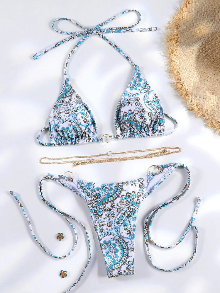 Set di Bikini Triangolo Sexy – Micro-Tanga con Dettagli in Catena e Design a Bandage in Motivi di Tendenza