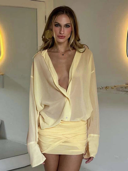 Ruched Patchwork Kleid – Auffälliges Minikleid mit transparenten Details, Vollarm, Knopfleiste und Fransen. Trendige Streetwear mit figurbetontem Design für einen einzigartigen Look.