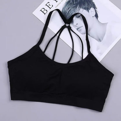 Nahtloser Sport-Bra mit Push-up-Effekt – atmungsaktiv, stützend und ideal für intensives Training oder Yoga.