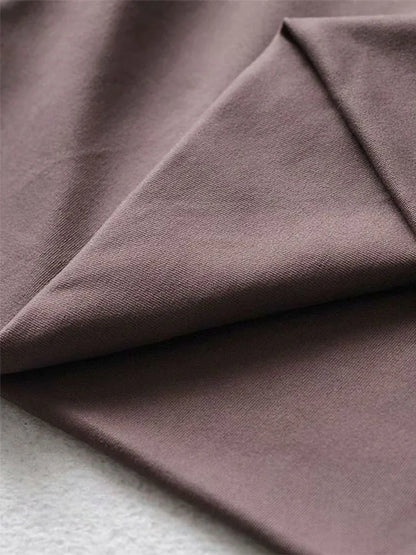 Elastisches Crop-Cami aus Baumwolle – ärmellos, bequem und perfekt für leichte Sommerlooks oder den Alltag.