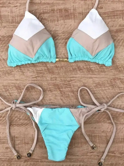 Micro-Bikini – Thong-Design mit tropischem Print und String-Details