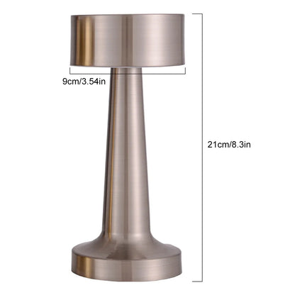Retro Metall-Tischlampe mit Touch-Funktion – LED-Licht, USB-aufladbar und ideal als Deko für Tisch oder Raum.