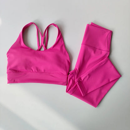 Atmungsaktives Yoga-Set mit formendem Sport-Bra und Leggings – figurbetont, stylisch und ideal für Fitness, Yoga oder Alltag.