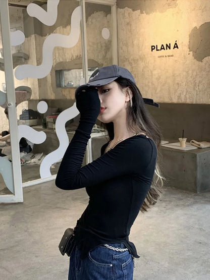 Langarmshirt mit ungleichmäßigem Saum – Figurbetontes Strick-Design mit Ziernähten im Ulzzang-Stil