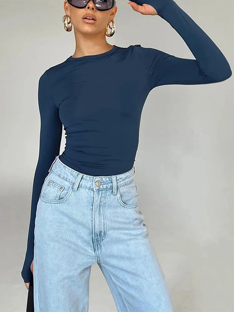 Fitted long-sleeve crop top with a round neckline and thumbholes – simple, stylish, and perfect for casual streetwear looks.