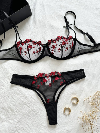Zweiteiliges Dessous-Set mit Blumenstickerei – Verführerische Eleganz & Stil