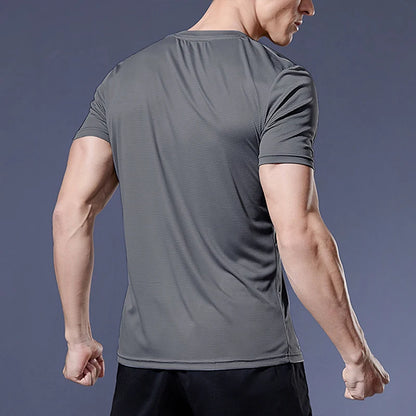 Schnelltrocknendes Sportshirt für Männer – eng anliegend, atmungsaktiv und perfekt für Jogging, Gym oder Fußball.