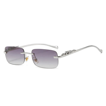 Rechteckige, randlose Sonnenbrille mit Metall-Scharnier & Cheetah-Details – unisex, retro & stylish mit UV400-Schutz für sonnige Tage.