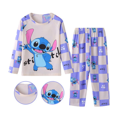 Kinder-Schlafanzug mit Stitch-Print – zweiteilig, weich und perfekt für gemütliche Nächte im Frühling.
