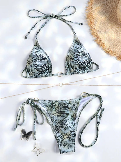 Set di Bikini Triangolo Sexy – Micro-Tanga con Dettagli in Catena e Design a Bandage in Motivi di Tendenza