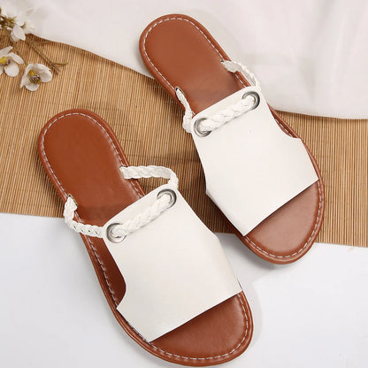 Flache Zehensandalen mit eckiger Spitze und Kreuzriemen – minimalistisch, bequem und ideal für warme Tage
