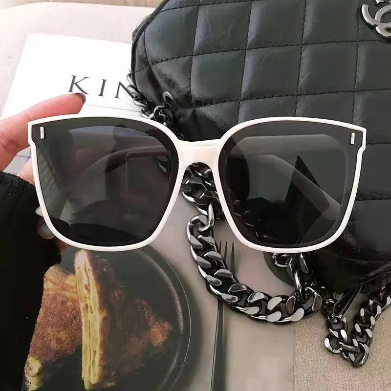 Koreanische Fashion-Sonnenbrille im eckigen Retro-Design – unisex, stylisch und ideal für Strand, Sommer und trendige Outfits.