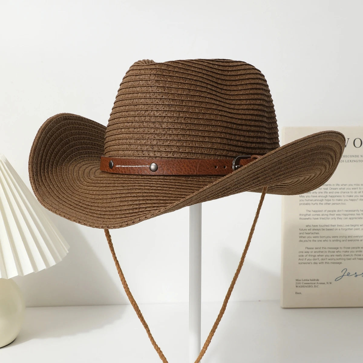 Western Cowboyhut mit breiter Krempe und Windband – stylischer Unisex-Sonnenschutz für draußen.