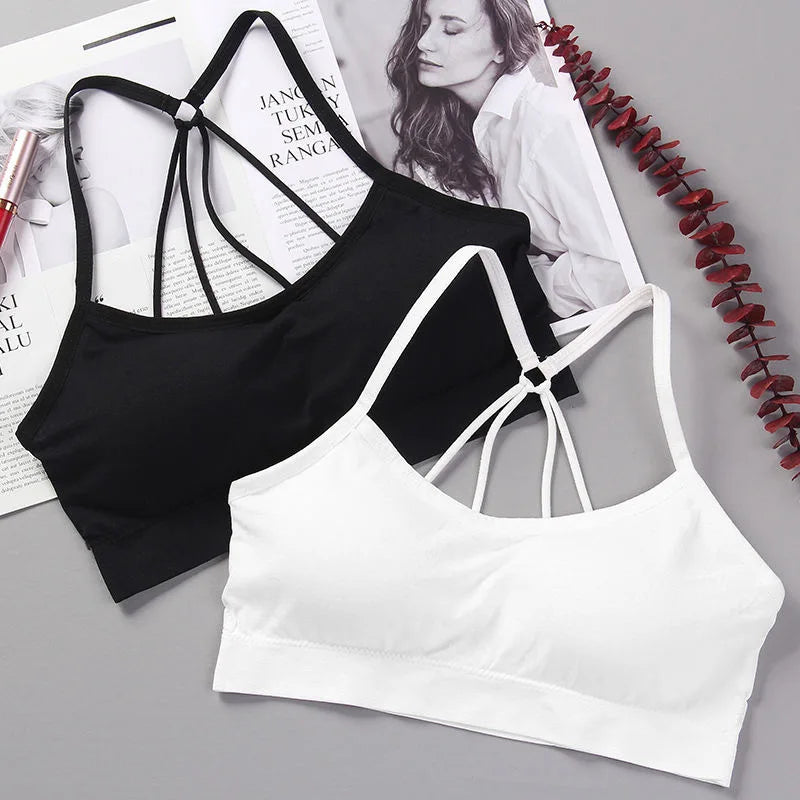 Nahtloser Sport-Bra mit Push-up-Effekt – atmungsaktiv, stützend und ideal für intensives Training oder Yoga.