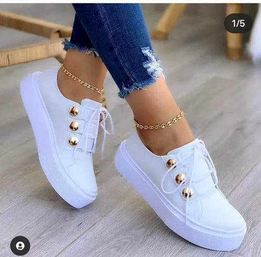 Plateau-Sneaker in Übergröße bis 43 – rutschfest, mit Keilabsatz & Schnürung, ideal für sportliche Alltagslooks mit extra Komfort.