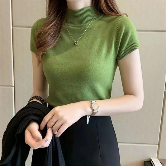 Leichter Strickpullover mit kurzem Arm und Rollkragen – schlicht, bequem und perfekt für Übergangslooks mit Stil.