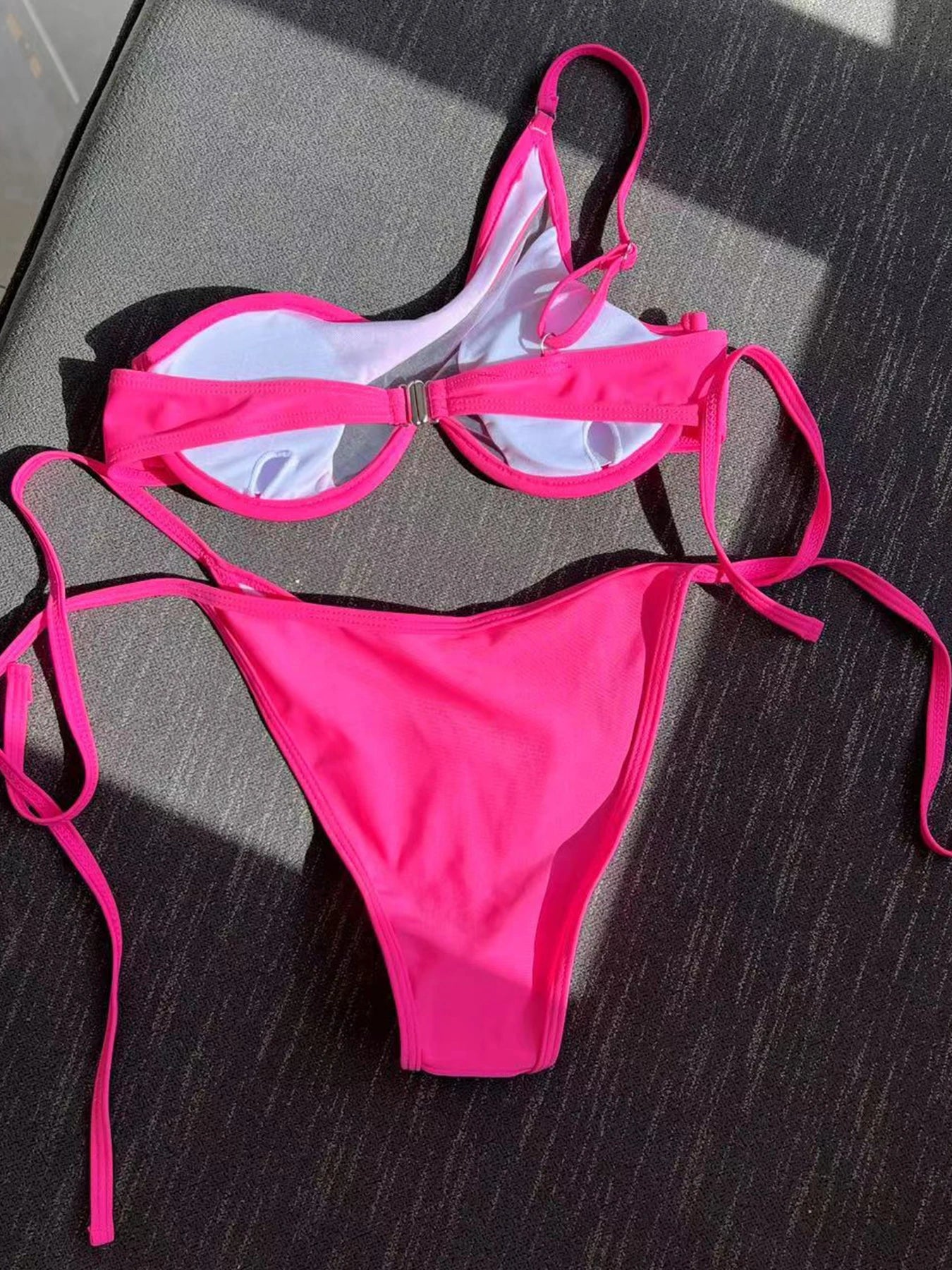 Mesh-Patchwork Bikini Set – Einseitiges Push-Up Design mit Bügelunterstützung