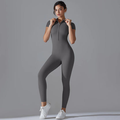 Sportlicher Einteiler – Kurzarm-Jumpsuit mit Reißverschluss und Push-Up-Effekt für Fitness und Workout