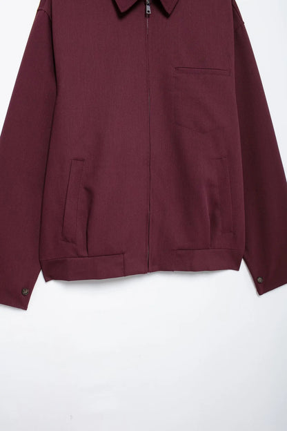 Locker geschnittene Bomberjacke und Rock mit Reißverschluss – retro, bequem und ideal für stylische Layering-Outfits.