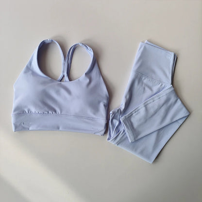Atmungsaktives Yoga-Set mit formendem Sport-Bra und Leggings – figurbetont, stylisch und ideal für Fitness, Yoga oder Alltag.
