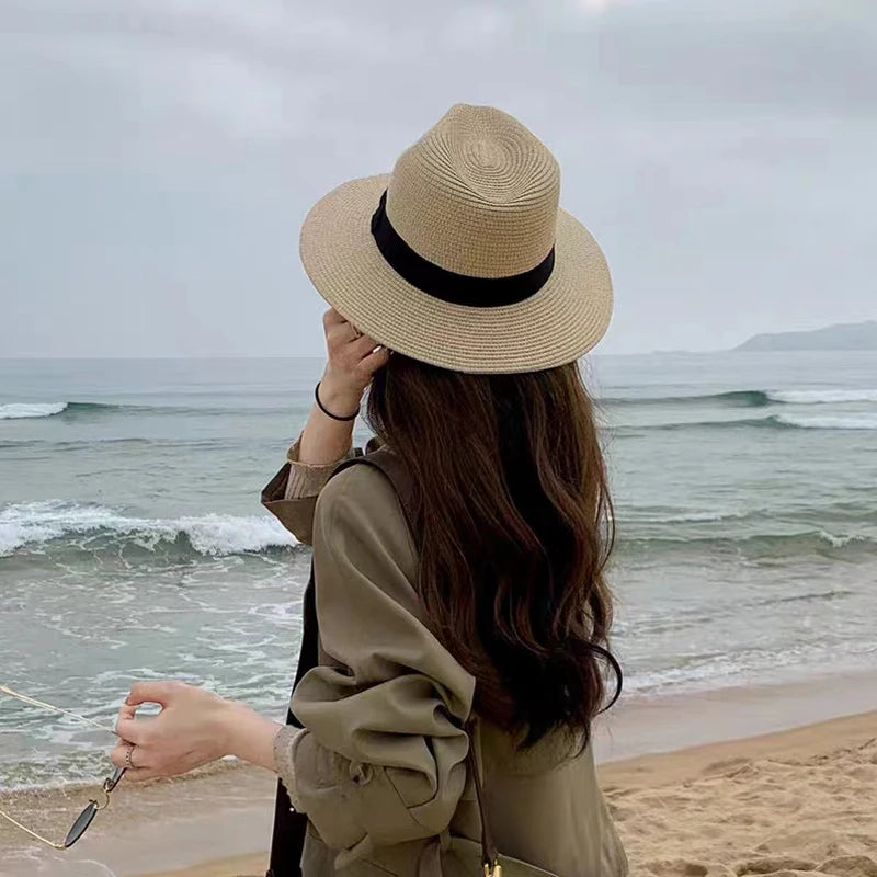 Großer Panama-Strohhut mit breiter Krempe – unisex, luftig und ideal für Sommer, Strand & UV-Schutz mit stilvollem Fedora-Design.