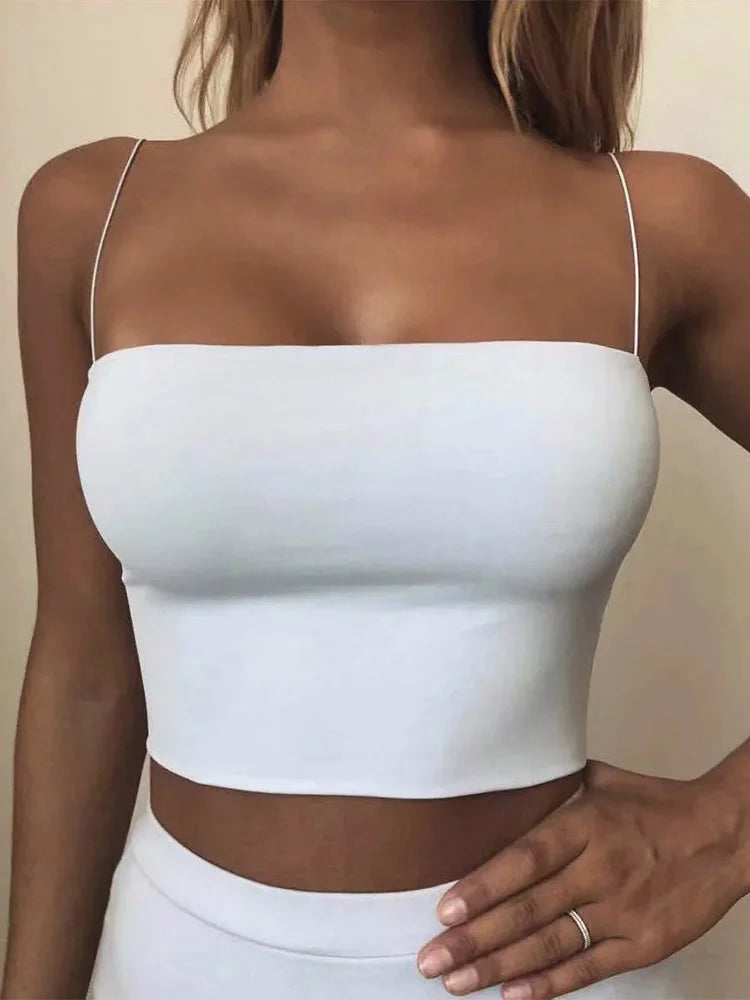 Elastisches Crop-Cami aus Baumwolle – ärmellos, bequem und perfekt für leichte Sommerlooks oder den Alltag.