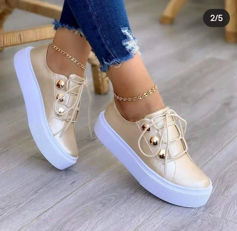 Plateau-Sneaker in Übergröße bis 43 – rutschfest, mit Keilabsatz & Schnürung, ideal für sportliche Alltagslooks mit extra Komfort.