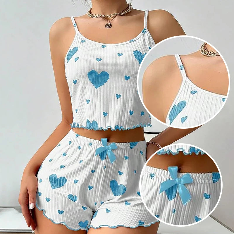 Zweiteiliges Pyjama-Set mit Tanktop und Shorts – weich, luftig und mit Herzprint, ideal für entspannte Nächte im Sommer.