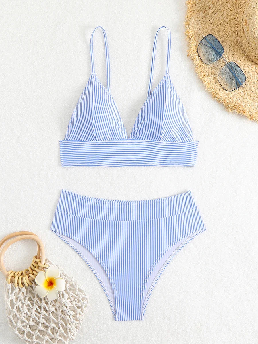 Gestreifter Rüschen-Bikini – Zweiteiliges Push-Up Design mit High-Waist-Schnitt