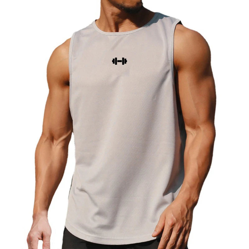 Leichtes, schnelltrocknendes Gym-Tanktop – locker geschnitten, atmungsaktiv und ideal fürs Training oder sportliche Streetwear.