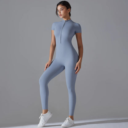 Sportlicher Einteiler – Kurzarm-Jumpsuit mit Reißverschluss und Push-Up-Effekt für Fitness und Workout