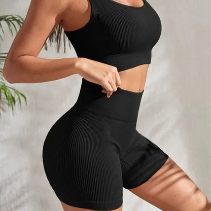 Nahtloses 2-teiliges Sportset mit geripptem Top und High-Waist-Shorts – atmungsaktiv, elastisch und perfekt für Workout oder Yoga.