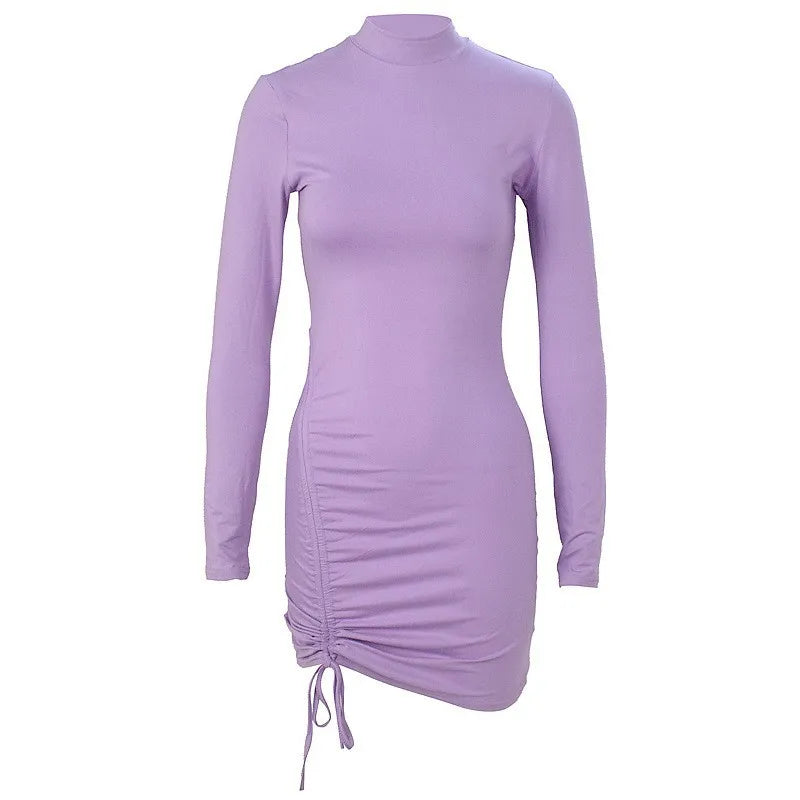 Robe mini ajustée avec lacets et design plissé – élégante, cintrée et idéale pour les fêtes ou les occasions spéciales.